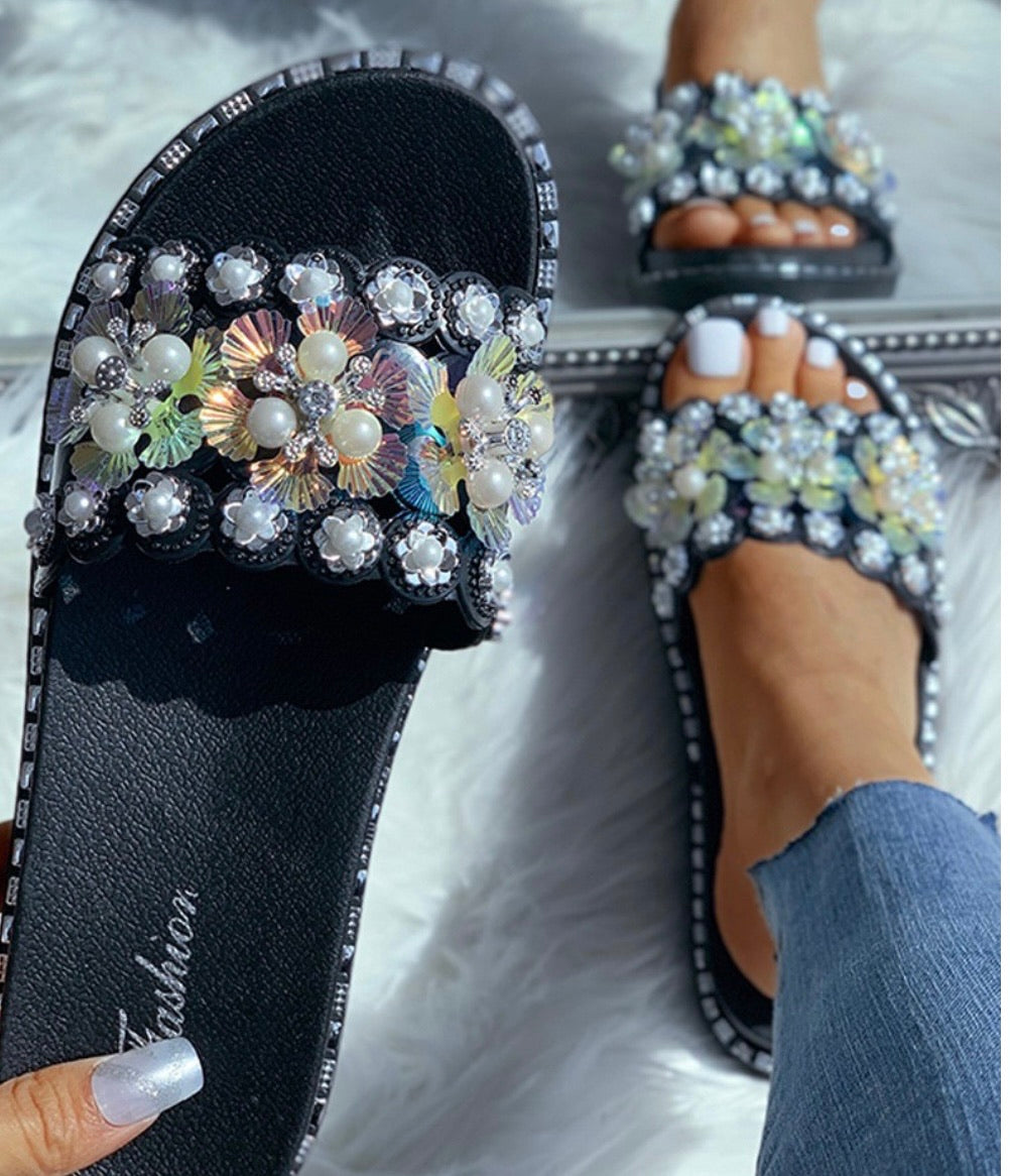 BEADED FLOWER PATTERN SANDALS