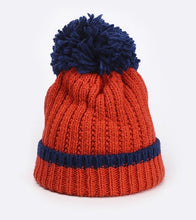 Load image into Gallery viewer, POM POM KNIT BEANIE
