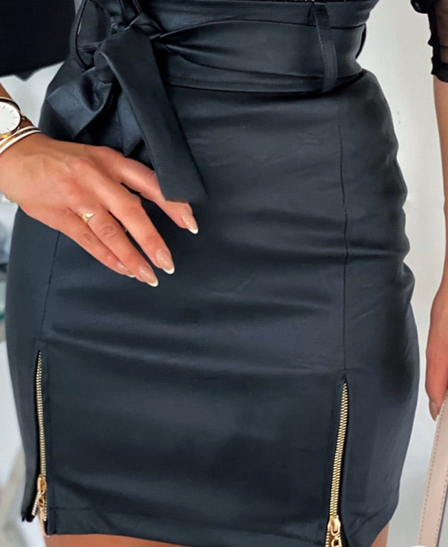 FAUX LEATHER ZIPPEE DETAIL SKIRT